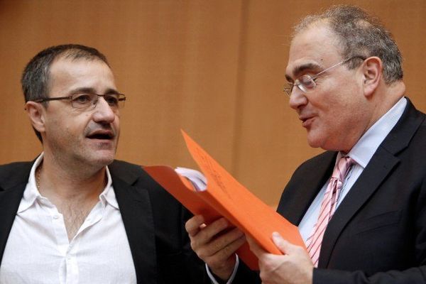 L'indépendantiste Jean-Guy Talomoni et le radical Paul Giacobbi lors d'une session de l'assemblée de Corse à Ajaccio en novembre 2012