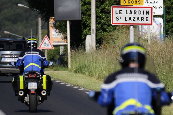 De nombreuses équipes de gendarmerie étaient mobilisées le 31 mai 2021 pour capturer le fugitif sur la commune de Le Lardin St Lazare en Dordogne.