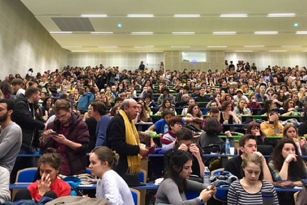 L'amphithéâtre accueillant l'assemblée générale était plein.