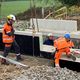 SNCF réseau a planifié trois jours de chantier express pour remplacer les ponts ferroviaires, afin de gêner le moins possibles les usagers quotidien de la ligne Beauvais-Le Tréport.