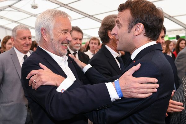 Francois Rebsamen et Emmanuel Macron à Ornans (Doubs), le 10 juin 2019.