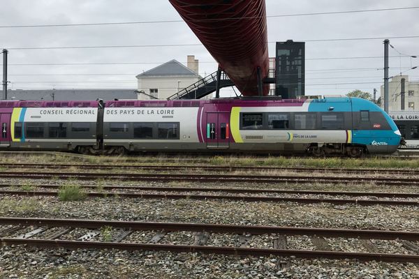 Train en gare de La Roche-sur-Yon