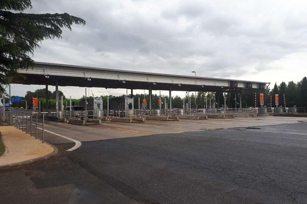 Trois individus ont été interpellés au péage de Remoulins situé dans le Gard, dimanche 9 mai dans la soirée.