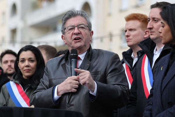 Jean-Luc Mélenchon, le 18 avril, lors de sa prise de parole rue d'Arras à Lille.