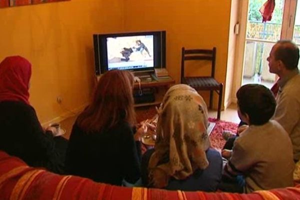 La famille suit l'actualité syrienne sur Al Jazeera