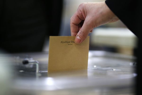 Vote lors du second tour de l'élection présidentielle, le 7 mai 2017