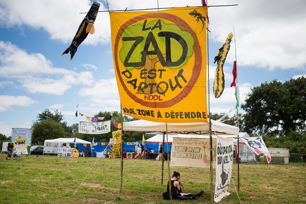 La ZAD, zone à défendre de Notre-Dame-des-Landes, le 9 juillet 2016, 15 jours après le référendum qui donnait 55,17% de voix en faveur du projet d'aéroport