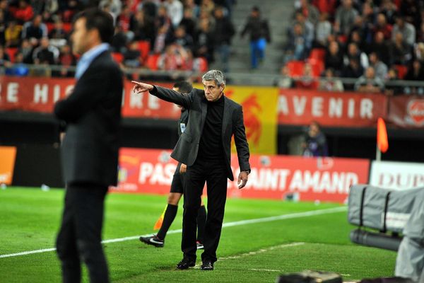 L'entraîneur du VAFC, Daniel Sanchez, a-t-il sauvé sa tête samedi soir ?