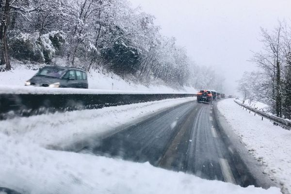 La neige a perturbé le trafic routier, samedi 2 février, autour de St-Etienne et dans la Loire