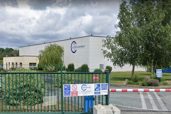 A Hartennes-et-Taux dans l'Aisne, l'entreprise MJ Conditionnement a réorganisé sa production pour fabriquer du gel hydroalcoolique.