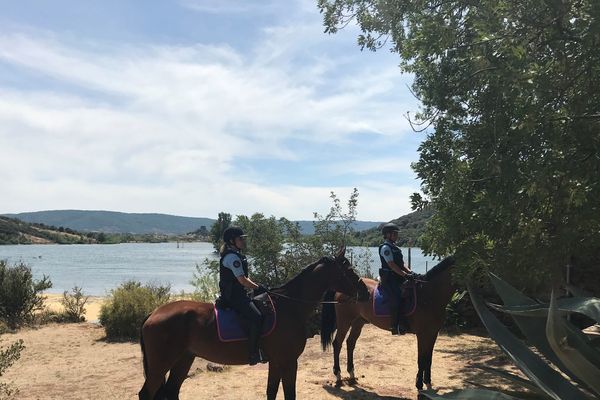 Lac du Salagou (Hérault) - la garde républicaine renforce la sécurité de ce site durant la saison estivale - juillet 2019 