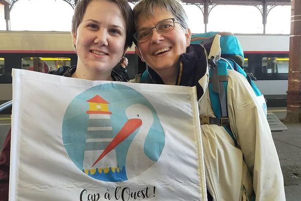 Armelle et Clara, au moment de leurs retrouvailles à Strasbourg où Clara étudie