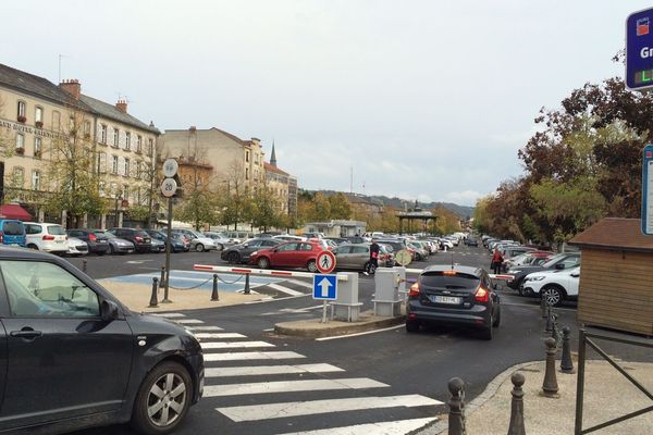 Au parking du Gravier, 85 personnes sont actuellement sur liste d'attente pour bénéficier d'un abonnement.  Une situation qui devrait s'améliorer avec l'ouverture de trois nouveaux parkings dans le centre d'Aurillac.