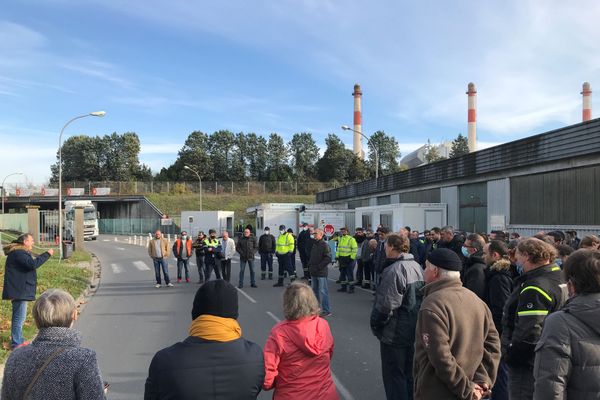 A l'usine Verallia de Châteaubernard (16), la CGT appelle à une grève de 40h après la tentative de suicide d'un salarié.