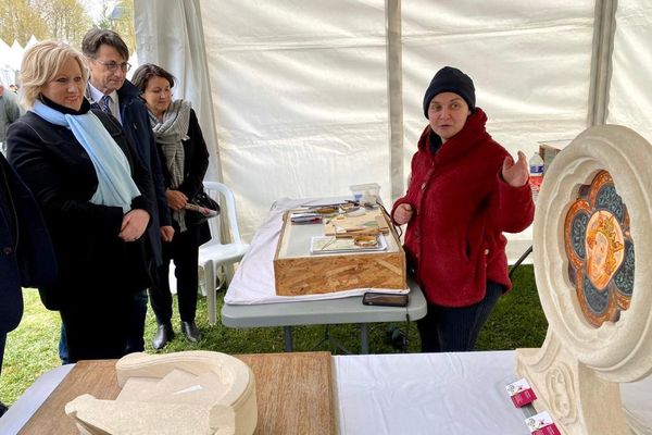 La présidente du conseil département de l'Oise Nadège Lefebvre a inauguré à 15 heures la 4e édition du marché artisanal de Beauvais.