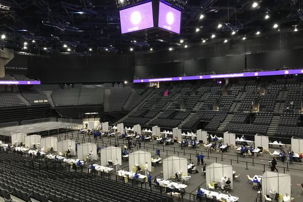 Un centre de dépistage géant a été installé dans l'AccorHotels Arena.