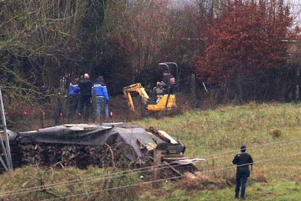 Des fouilles ont été menées sur un terrain ayant appartenu au tueur en série Michel Fourniret à Floing (Ardennes) du lundi 17 au mercredi 19 décembre 2018.