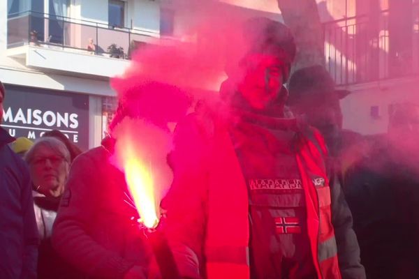 Manifestation du 5 décembre à Saintes (17)