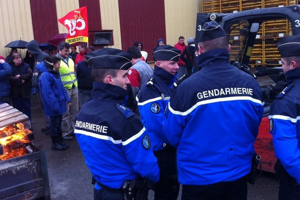 Tensions ce matin devant les bâtiments du sous-traitant automobile Altia à Beaucourt 