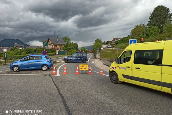 La route longeant le lac du Bourget est restée fermée près de 24 heures, suite à un éboulement.