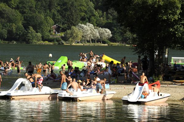 Plan d'eau de l'Île Chambod dans l'Ain