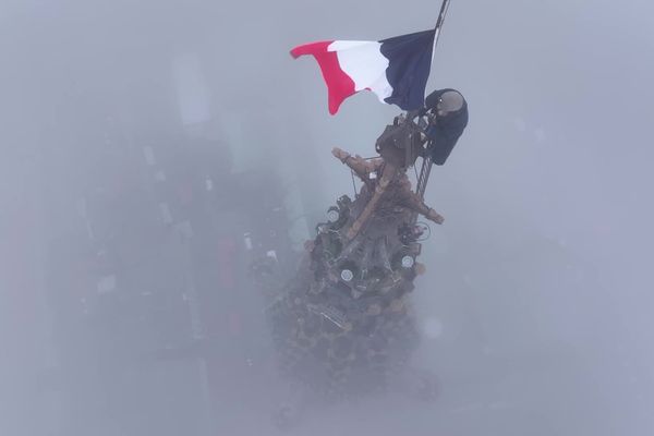 Une reconstitution du hissement du drapeau sur la cathédrale sera diffusée samedi 23 novembre.