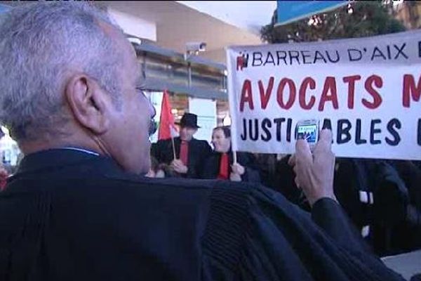 Les manifestants prennent le train à la gare Saint-Charles à Marseille pour monter à Paris