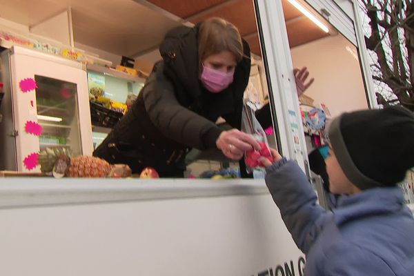 Après une année au volant d'un commerce ambulant,dans le Doubs, Daphné décide d'arrêter.