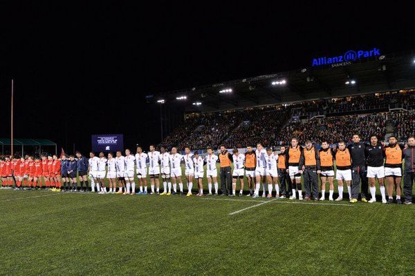 Minute de silence avant la rencontre entre Toulouse et Saracens au lendemain des attentats de Paris