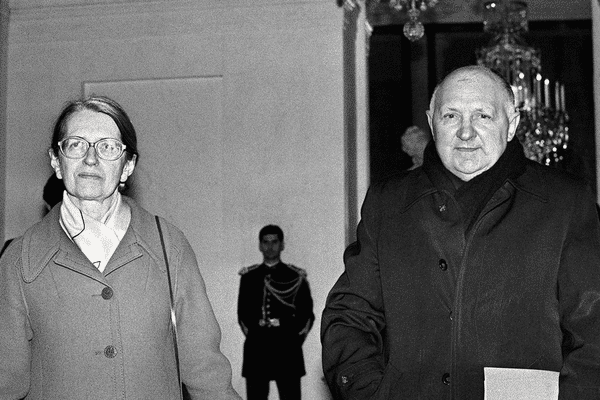 Joseph Wresinski, fondateur d'ATD Quart Monde, aux côtés de Geneviève de Gaulle Anthonioz