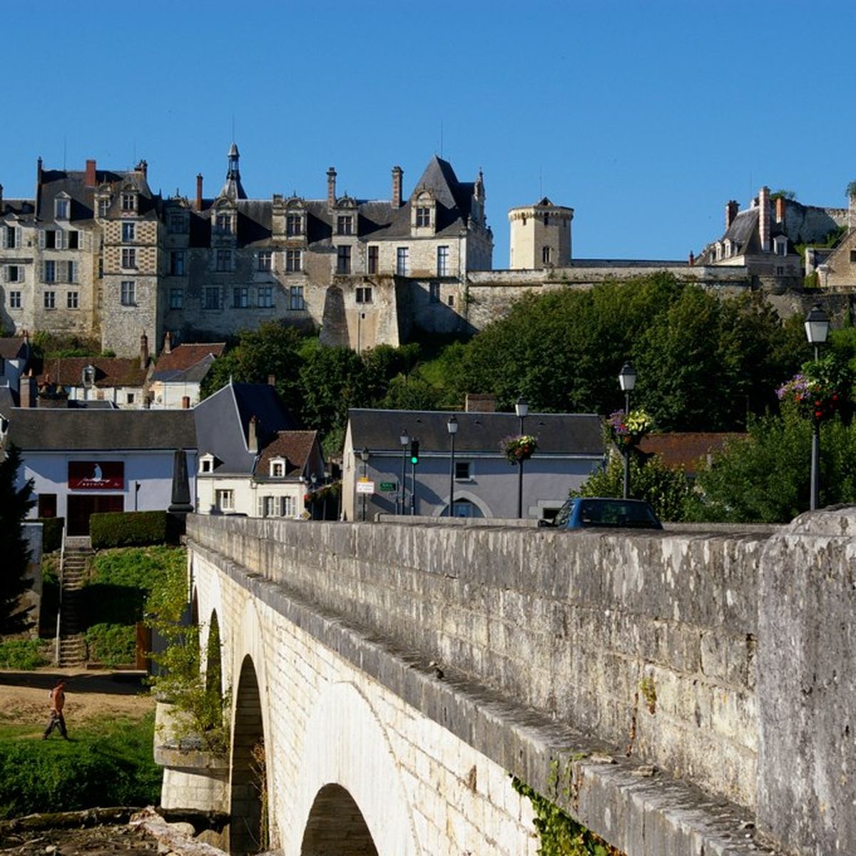 Plainte pour viol, harcèlement et agression sexuelle contre un maire du Loir -et-Cher : des accusations sur 