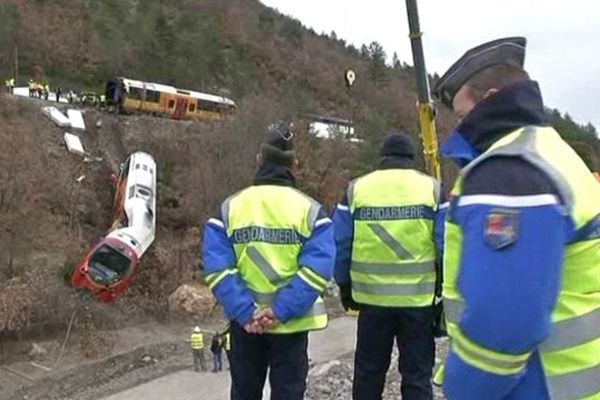 L'une des deux rames est tombée en contrebas