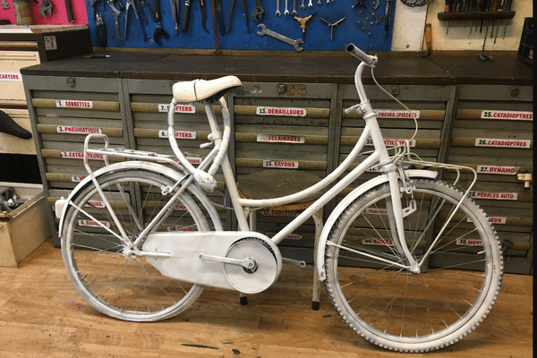 Après le décès d’un cycliste à Marseille le 3 juillet, le collectif Vélos en Ville déposera un vélo blanc, "ghost bike", sur le lieu de l’accident pour réclamer plus de sécurité.