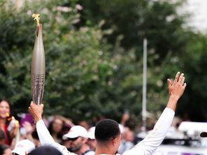 La flamme olympique traverse l'Essonne le 22 juillet. (Ici à Paris, le 14 juillet)