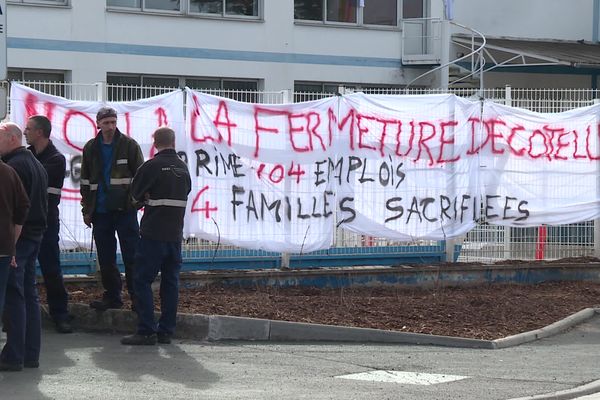 Les salariés s'opposent à la fermeture de leur usine.