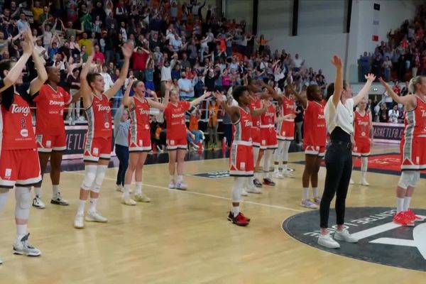 Portées par le duo Anderson-Astier, Bourges s'est imposée 80-67 lors de la demi-finale aller de la ligue féminine contre l'Asvel.