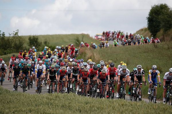 Le peloton des coureurs en action lors de la 3ème étape de la 104e édition du Tour de France cycliste entre Verviers et Longwy, le 3 juillet 2017. 