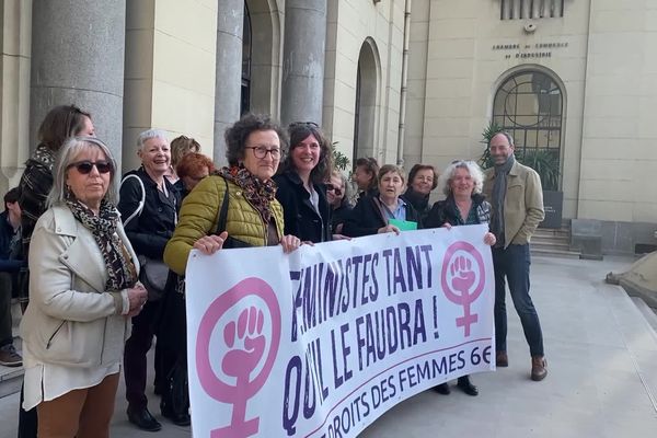 Le collectif "Droits des femmes 66" a organisé un rassemblement mercredi devant la CCI de Perpignan.