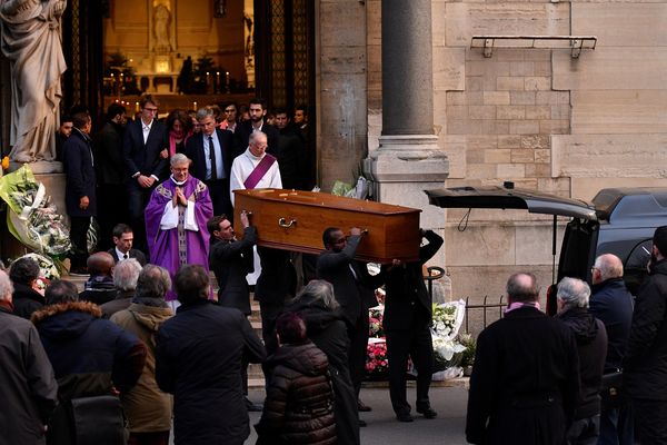 Les obsèques de Nicolas Chauvin, mercredi 19 décembre, à l'église Notre-Dame d'Auteuil, dans le 16e arrondissement de Paris