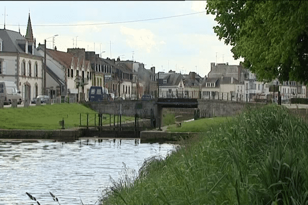 Canal de Nantes à Brest, Pontivy