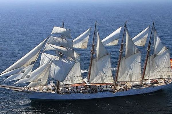 Le Juan Sebastian de Elcano en mer, toutes voiles dehors. Il est à quai pour 3 jours à Sète  