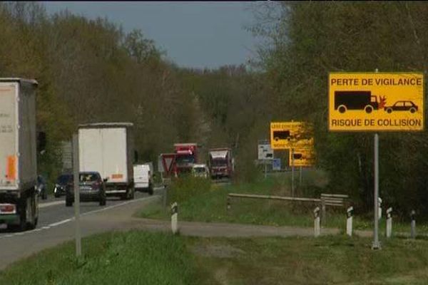 25 000 véhicules empruntent chaque jour la RCEA (route Centre Europe Atlantique) qui traverse la France d'Est en Ouest.