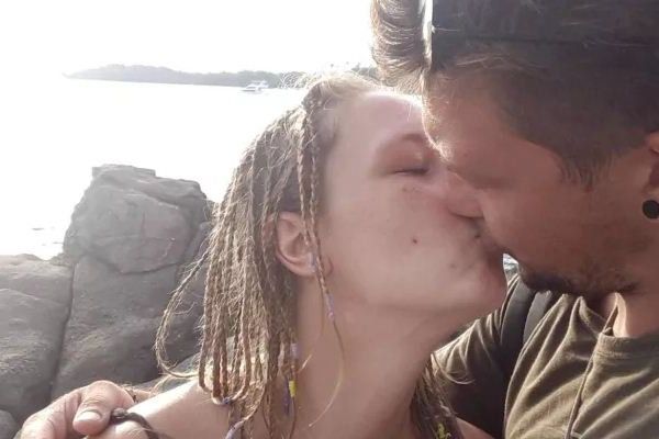 Yohann et Fanny partageaient leur vie depuis cinq ans. Elle est décédée dans la nuit du 6 au 7 mars près de Trat, dans le Sud Est de la Thaïlande.