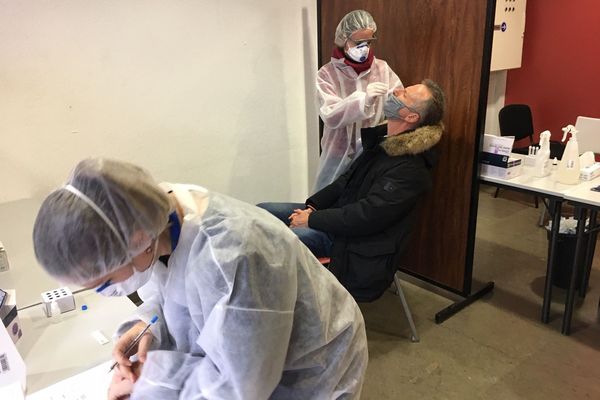 Covid19  l'académie de Grenoble a lancé un dépistage massif pour les