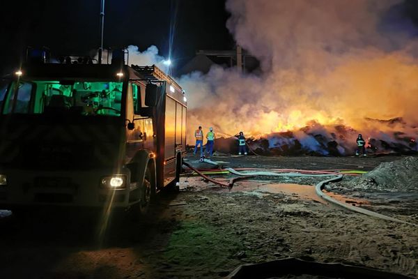 Les pompiers lorrains sont venus en renfort sur un incendie industriel au Luxembourg 