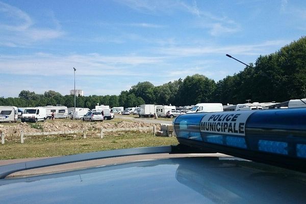 La police amiénoise est intervenue après l'installation de gens du voyage hors des terrains qui leur sont proposés. 