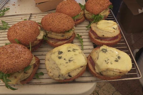 A l'occasion de la 15e édition de la fête de la coquille Saint-Jacques de Villard-de-Lans en Isère, un grand chef a revisité le burger.