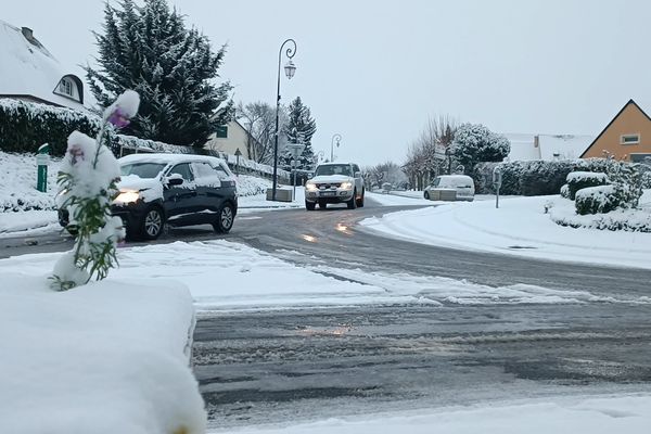 La circulation est rendue difficile pour les automobilistes en raison de la neige ce 9 janvier 2023.