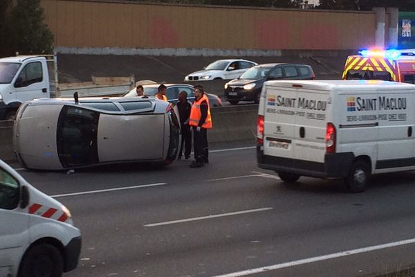 La voiture s'est retournée sur la rocade