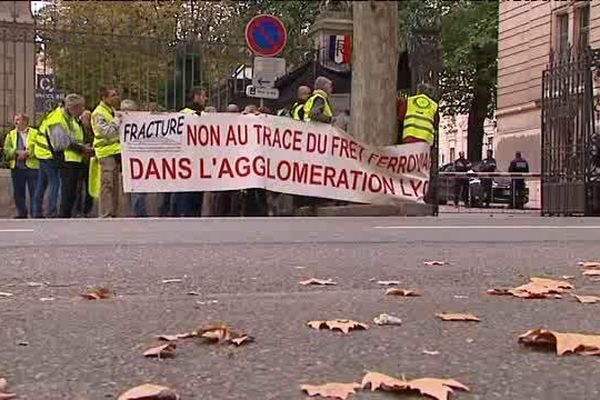 CFAL, tracé sud, les opposants ne désarment pas ... ce matin, devant la préfecture du Rhône, à Lyon - 06/10/14